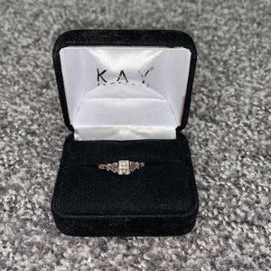 Diamond engagement/promise ring